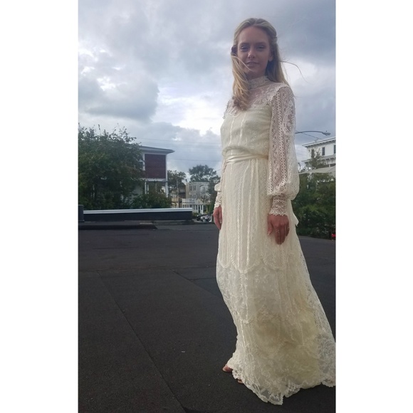 Vintage Victorian Bohemia Wedding Dress - Picture 6 of 7